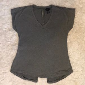 Soft loose fit athletic tee w/open back M